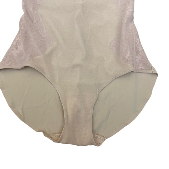 SPANX Assert Red Hot Label Luxe & Lean Firm Control High-Waist Lace Brief Size M - Picture 9 of 10